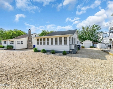 124 Mathis Drive - Photo Thumbnail 3