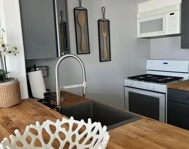 220 Catherine Lane - Photo Thumbnail 3