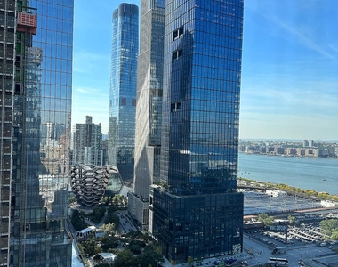 West 36 Street - Photo Thumbnail 4