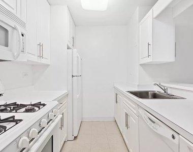 East 71st Street - Photo Thumbnail 1