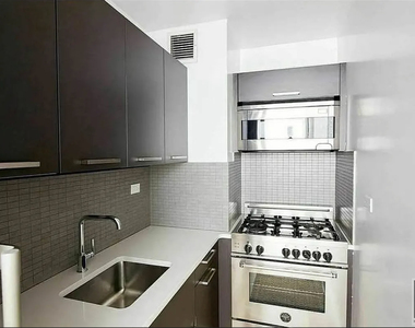 East 39th Street - Photo Thumbnail 3