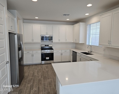 8254 E Prairie Avenue - Photo Thumbnail 4