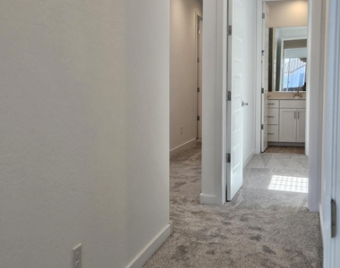 8254 E Prairie Avenue - Photo Thumbnail 25