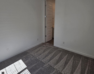 8254 E Prairie Avenue - Photo Thumbnail 28