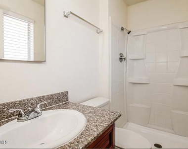 3808 W Glendale Avenue - Photo Thumbnail 2
