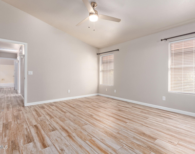 4607 E Abraham Lane - Photo Thumbnail 8