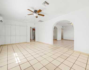 6944 W Solano Drive N - Photo Thumbnail 9