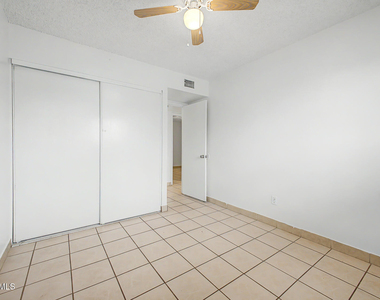 6944 W Solano Drive N - Photo Thumbnail 19