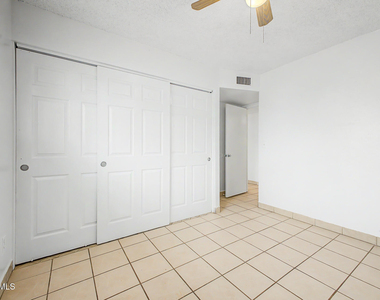 6944 W Solano Drive N - Photo Thumbnail 21