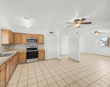 6944 W Solano Drive N - Photo Thumbnail 13