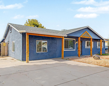 6944 W Solano Drive N - Photo Thumbnail 5