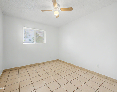 6944 W Solano Drive N - Photo Thumbnail 18