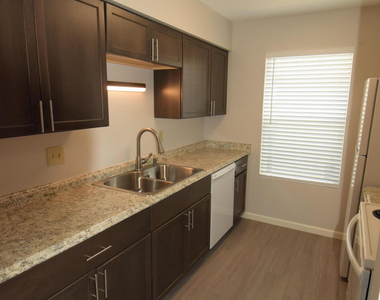 834 N Cherry -- - Photo Thumbnail 4