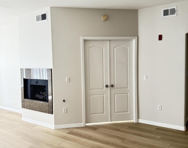 6900 E Princess Drive E - Photo Thumbnail 10