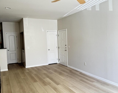 6900 E Princess Drive E - Photo Thumbnail 5