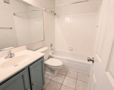 2325 E Lakecrest Drive - Photo Thumbnail 22
