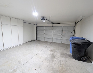 2325 E Lakecrest Drive - Photo Thumbnail 25