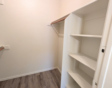 2325 E Lakecrest Drive - Photo Thumbnail 19