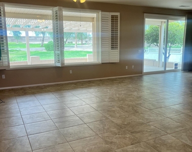 15186 W Las Brizas Lane - Photo Thumbnail 4