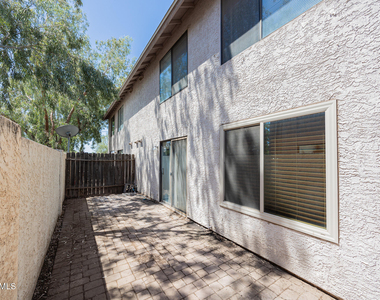1077 W 1st Street - Photo Thumbnail 20