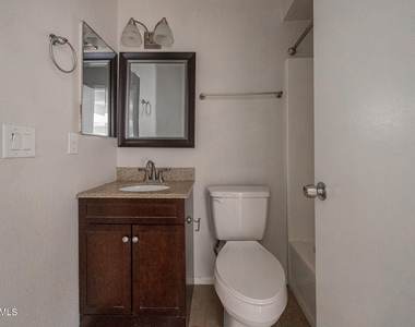 1077 W 1st Street - Photo Thumbnail 15
