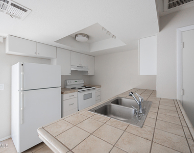 1077 W 1st Street - Photo Thumbnail 11