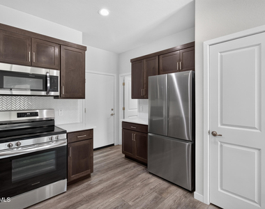 2030 E Michigan Avenue - Photo Thumbnail 5