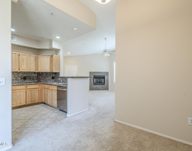 2929 W Yorkshire Drive - Photo Thumbnail 15