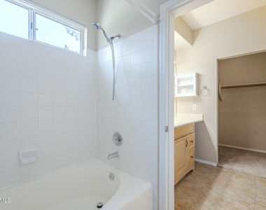 2929 W Yorkshire Drive - Photo Thumbnail 27