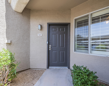 2929 W Yorkshire Drive - Photo Thumbnail 3
