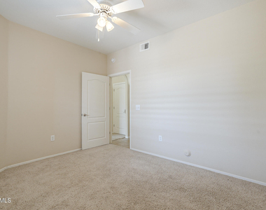 2929 W Yorkshire Drive - Photo Thumbnail 34