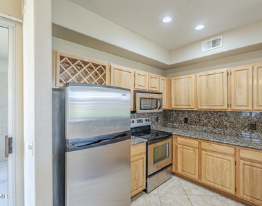 2929 W Yorkshire Drive - Photo Thumbnail 16