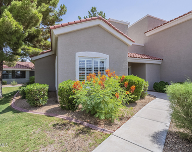 2929 W Yorkshire Drive - Photo Thumbnail 2
