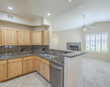 2929 W Yorkshire Drive - Photo Thumbnail 18