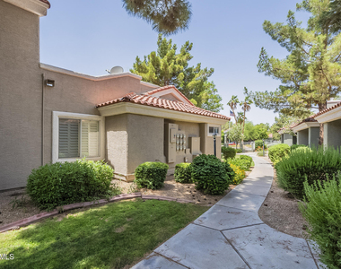 2929 W Yorkshire Drive - Photo Thumbnail 38