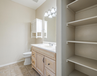 2929 W Yorkshire Drive - Photo Thumbnail 31