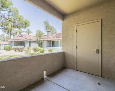2929 W Yorkshire Drive - Photo Thumbnail 12