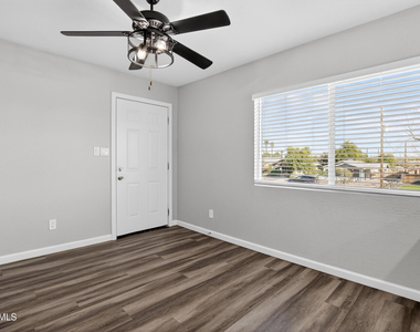 1110 N 10th Street - Photo Thumbnail 6