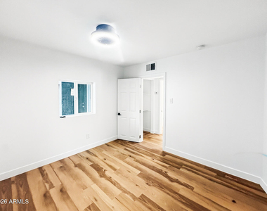 1846 N 51st Street - Photo Thumbnail 9