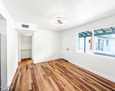 1846 N 51st Street - Photo Thumbnail 2