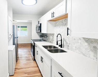 1846 N 51st Street - Photo Thumbnail 11