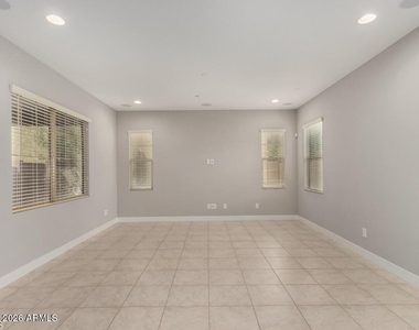 1099 N 70th Way - Photo Thumbnail 16