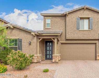 1099 N 70th Way - Photo Thumbnail 2