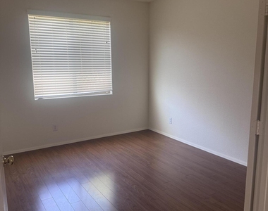 2234 W Peak View Road - Photo Thumbnail 6