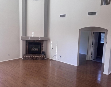 2234 W Peak View Road - Photo Thumbnail 36