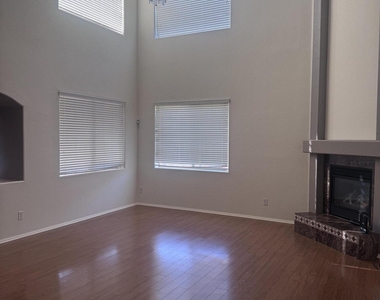 2234 W Peak View Road - Photo Thumbnail 5