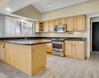 16035 N 10th Street - Photo Thumbnail 4