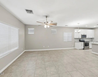 327 S Travis -- - Photo Thumbnail 3