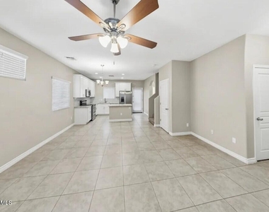 327 S Travis -- - Photo Thumbnail 2