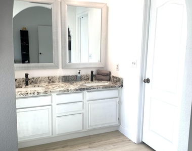 1905 E Anchor Drive - Photo Thumbnail 13
